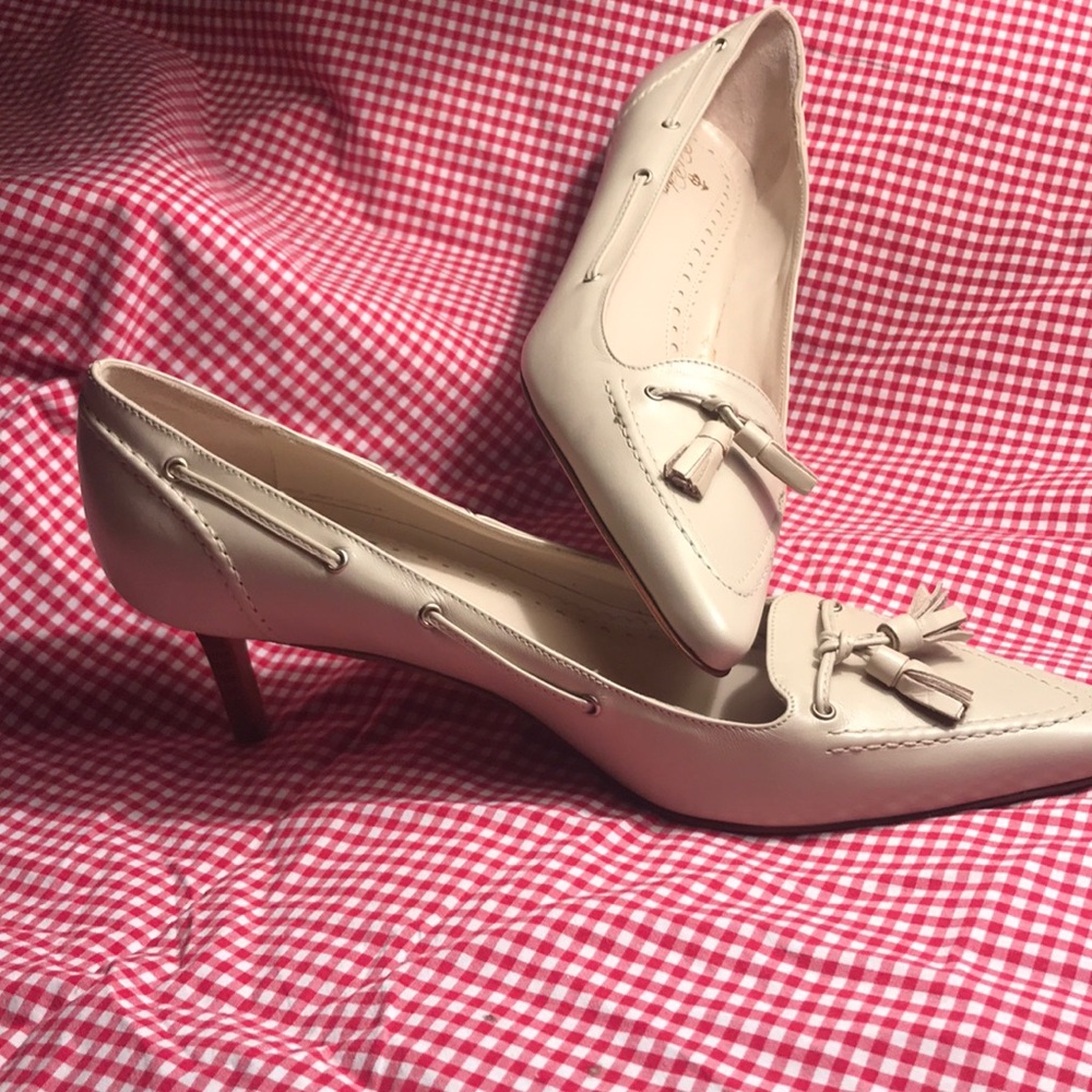 Brooks Brothers Bone Tassel Pump - Picture 8 of 8